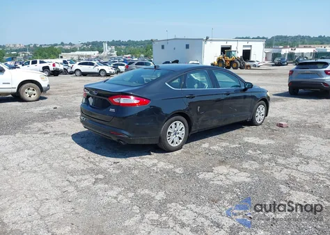2014 Ford Fusion S z USA, uszkodzony, nr VIN 1FA6P0G71E5385447